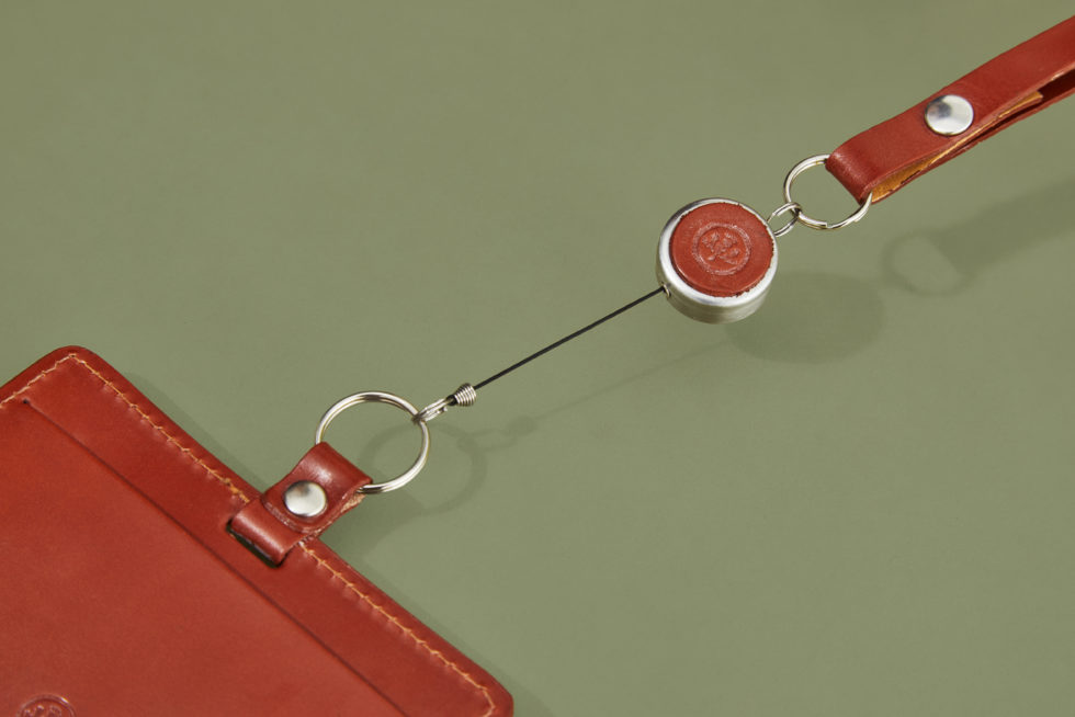 ID CASE WITH REEL STRAP_2
